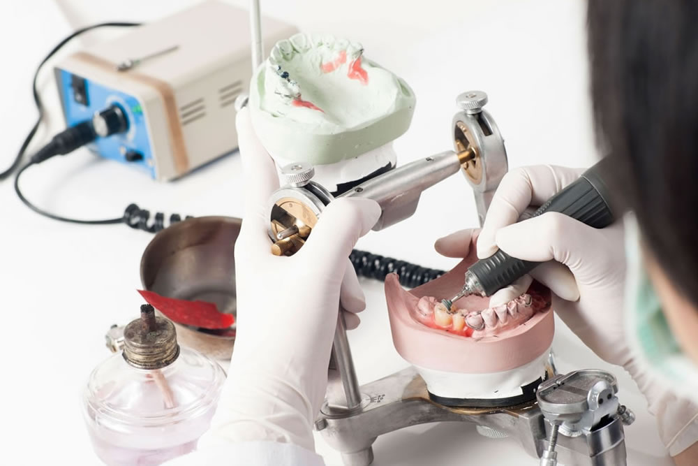 経験豊富な歯科技工士との連携