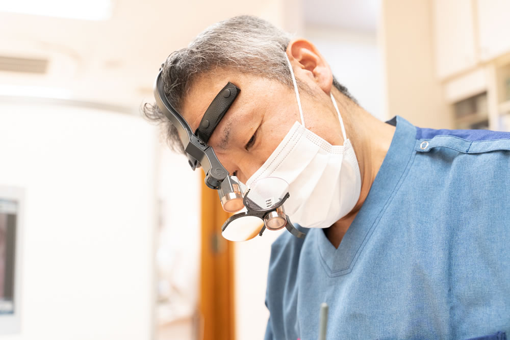 拡大視野での精密な歯石除去